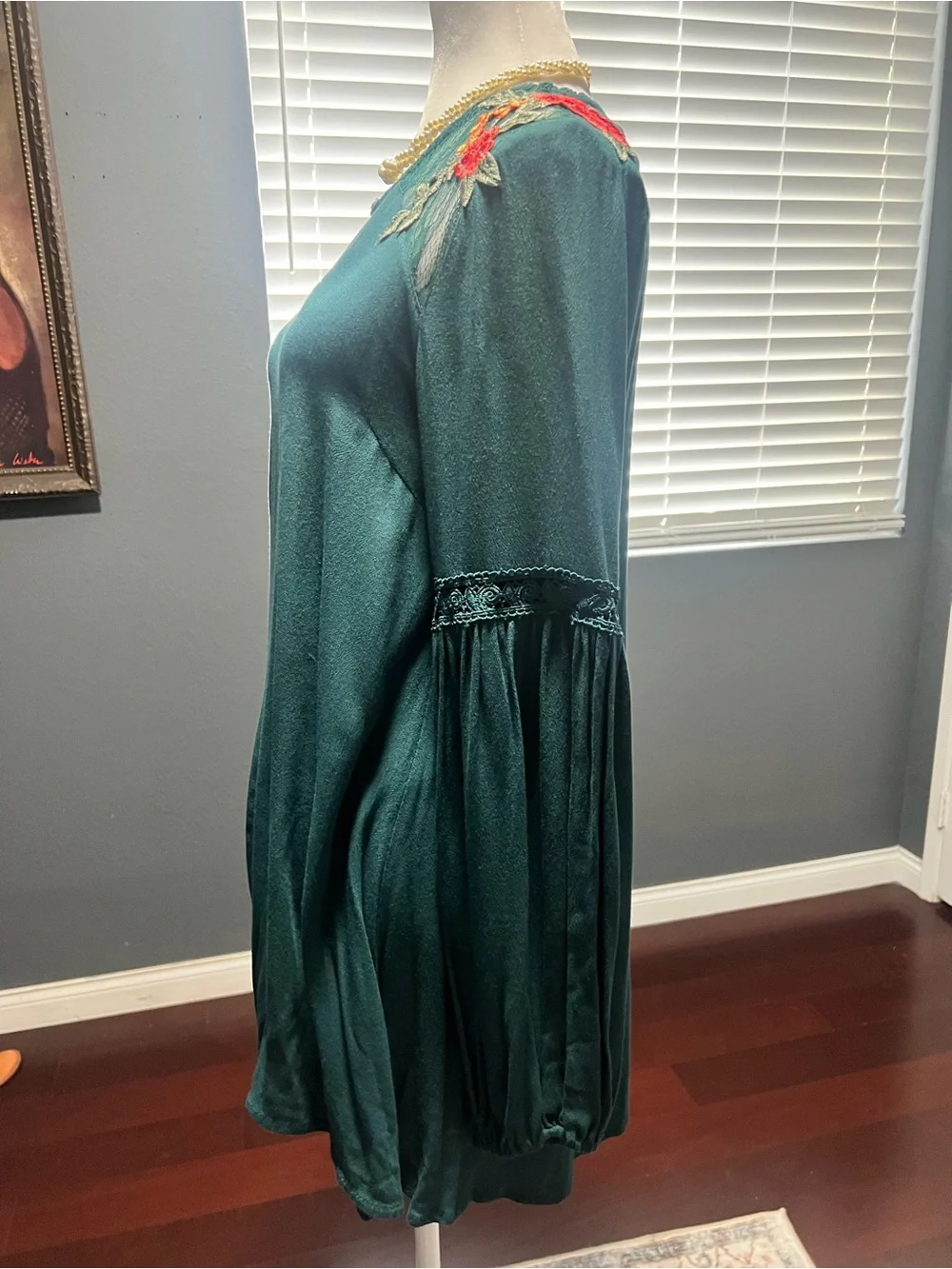 EUC Umgee Green Lace-Accent Long Sleeve Dress. Size Small